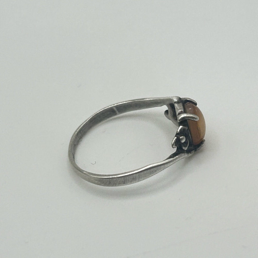 Tiny Vintage Shell Ring, Sterling Silver - Size 6 - image 4